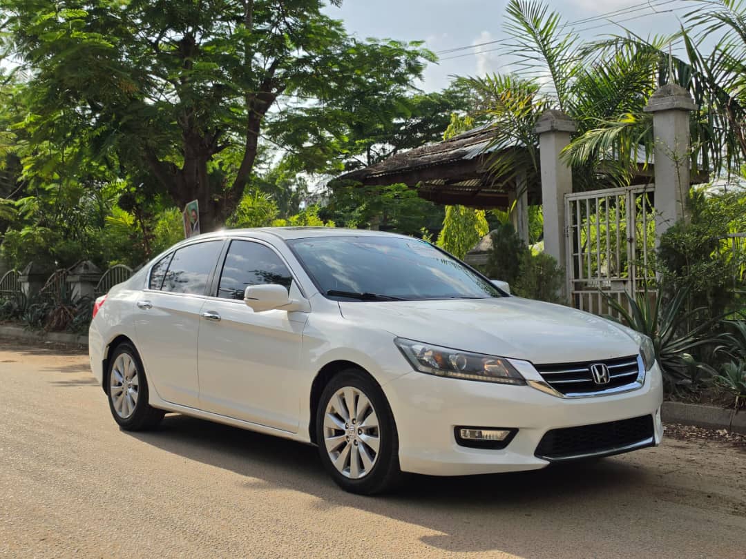 
								New in: Extremely clean First body foreign used 2014 Honda accord EXL double screen with sweet black interior, Keyless Sunroof going for just 14m 200k sambo full									