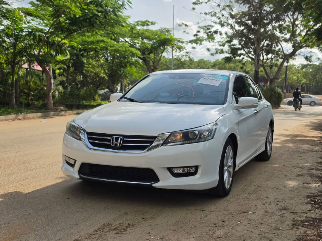 
								New in: Extremely clean First body foreign used 2014 Honda accord EXL double screen with sweet black interior, Keyless Sunroof going for just 14m 200k sambo full									