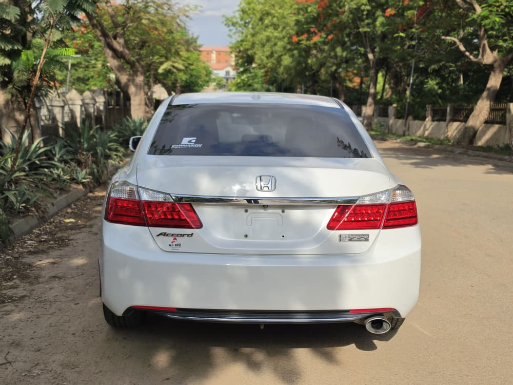 
								New in: Extremely clean First body foreign used 2014 Honda accord EXL double screen with sweet black interior, Keyless Sunroof going for just 14m 200k sambo full									