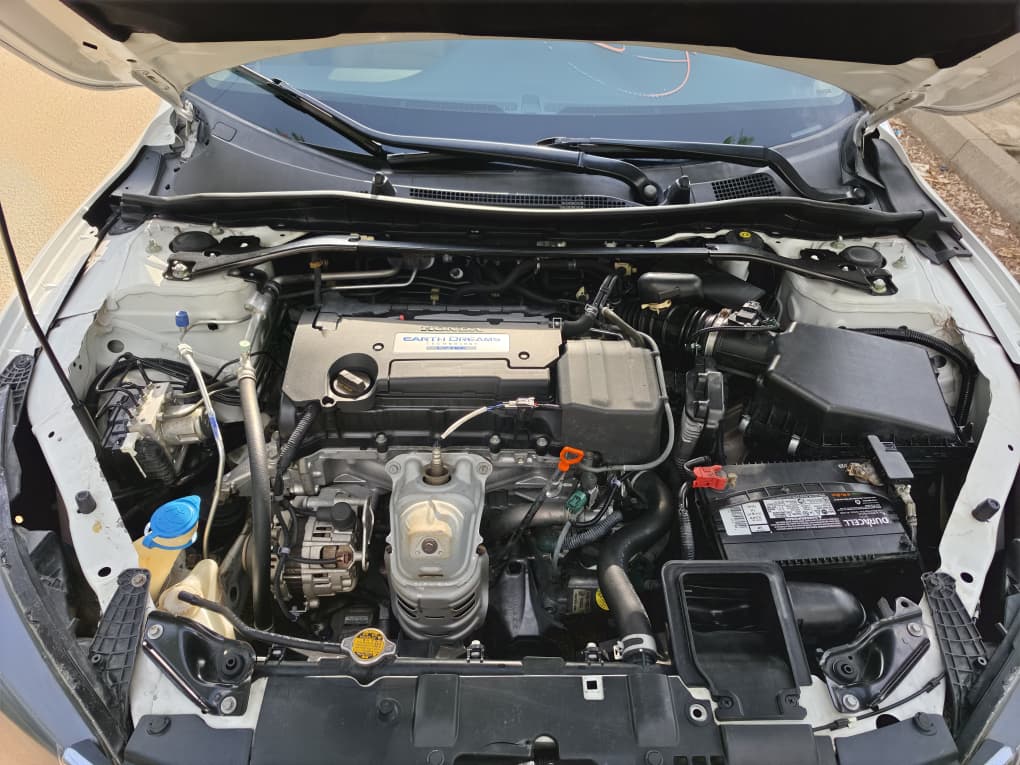 
								New in: Extremely clean First body foreign used 2014 Honda accord EXL double screen with sweet black interior, Keyless Sunroof going for just 14m 200k sambo full									