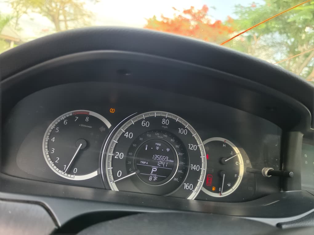 
								New in: Extremely clean First body foreign used 2014 Honda accord EXL double screen with sweet black interior, Keyless Sunroof going for just 14m 200k sambo full									