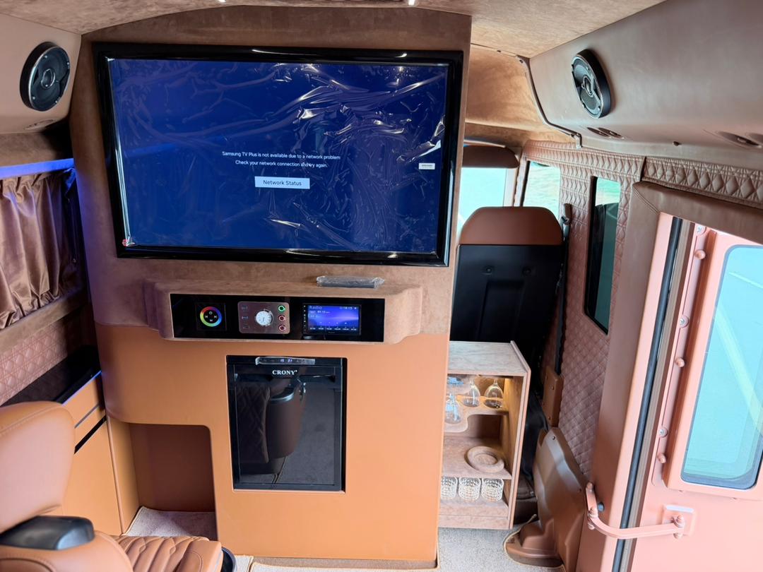 
								Last white standing!  2025/2026 coaster bus bulletproof VIP full level 6 ballistic protection and run flat ballistic inside the tyres. Diesel engine.  📍Price 700m   Now 550m Abuja deal full									