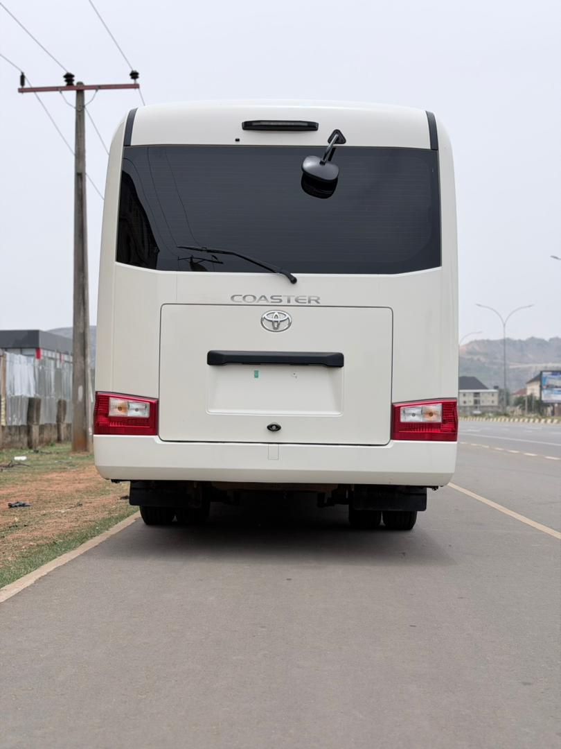 
								Last white standing!  2025/2026 coaster bus bulletproof VIP full level 6 ballistic protection and run flat ballistic inside the tyres. Diesel engine.  📍Price 700m   Now 550m Abuja deal full									