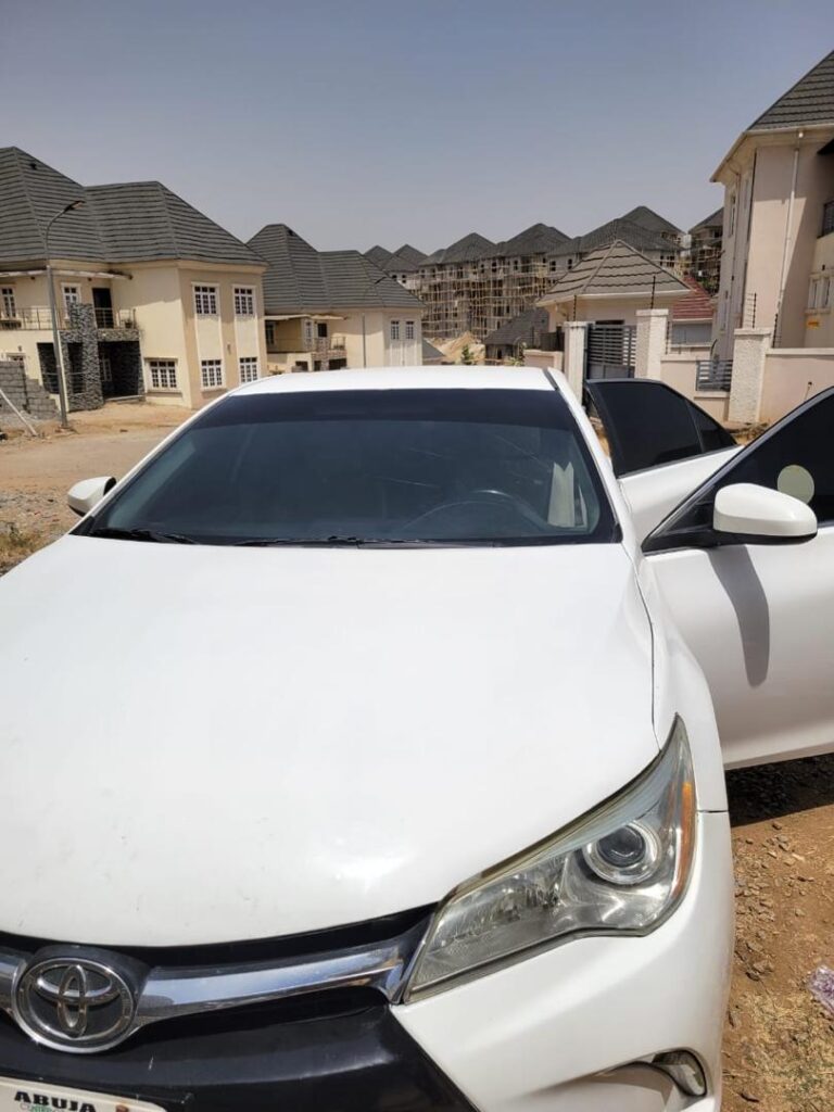 Price slashed 📍📍📍  Distress sal neatly used 2015 TOYOTA CAMRY is up for sale in super sound condition buy and drive shape selling for just 9.8m net owner buyer settles or no deal fast deal Abuja.