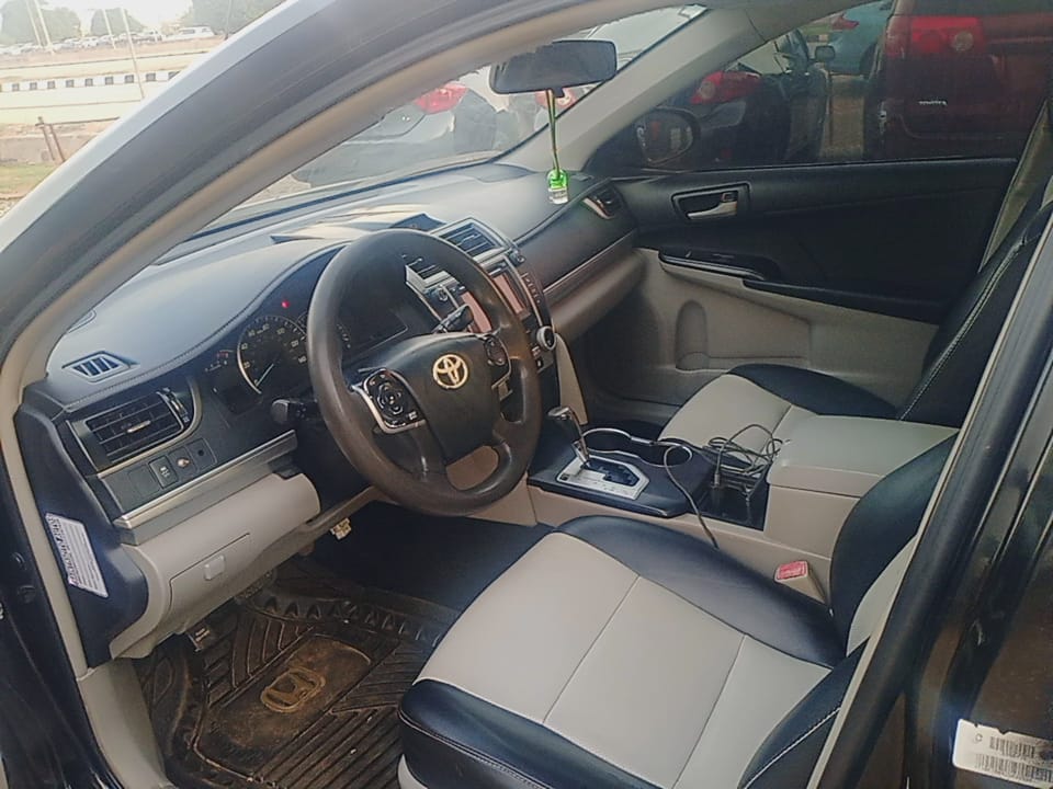 
								Super sharp 2013 Toyota Camry, untampered engine and gear, AC chilling, just 9.8m, location Abuja full									