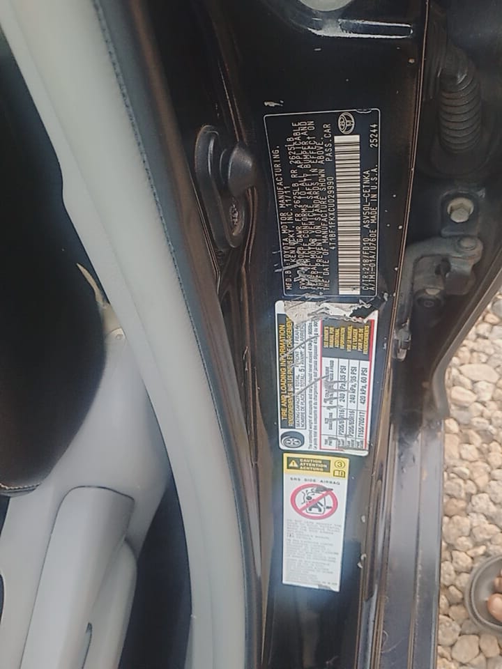
								Super sharp 2013 Toyota Camry, untampered engine and gear, AC chilling, just 9.8m, location Abuja full									