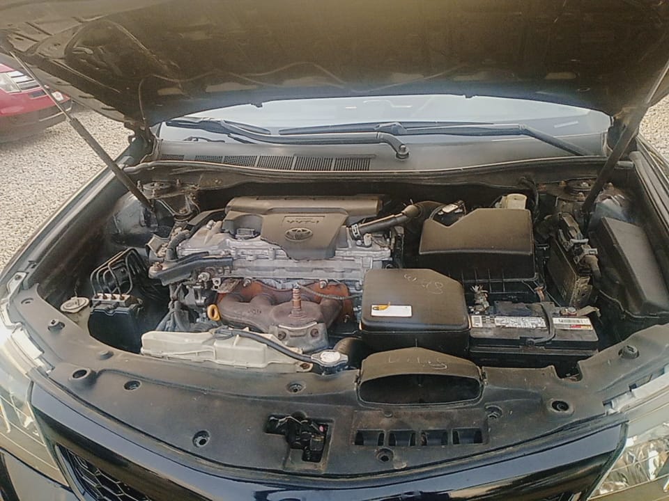 
								Super sharp 2013 Toyota Camry, untampered engine and gear, AC chilling, just 9.8m, location Abuja full									