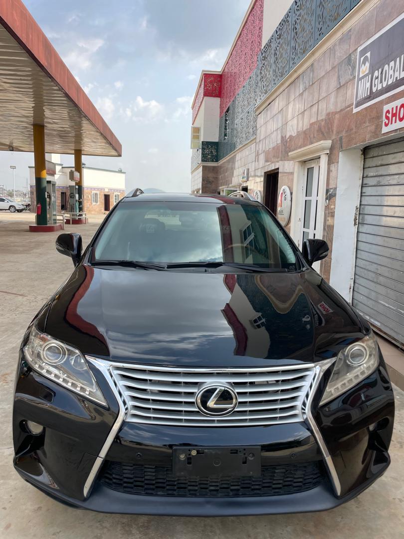 
								Sharp 2013 Lexus RX350 In excellent working condition, engine, gear, ac.100% Ok going for 13.8m, buyer settle 300k, location Abuja full									