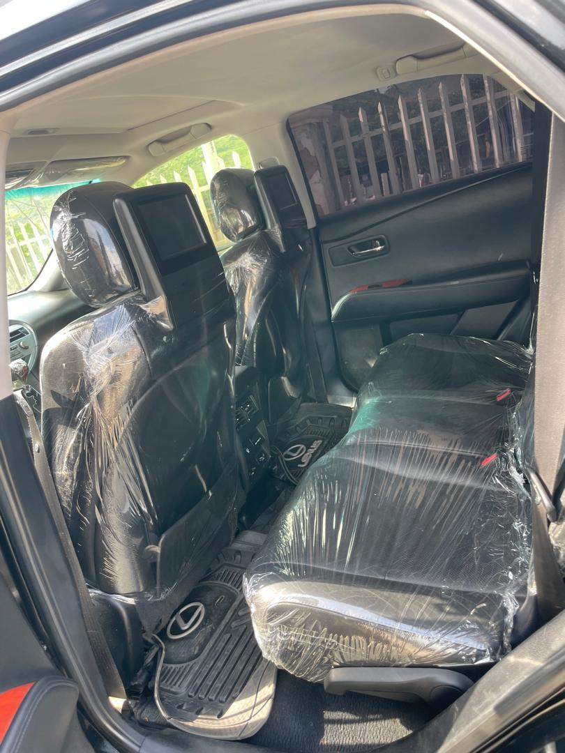 
								Sharp 2013 Lexus RX350 In excellent working condition, engine, gear, ac.100% Ok going for 13.8m, buyer settle 300k, location Abuja full									