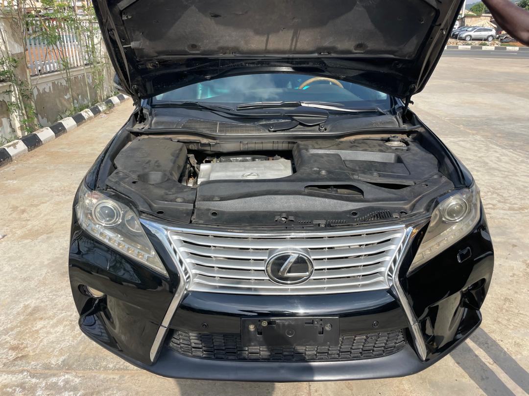 
								Sharp 2013 Lexus RX350 In excellent working condition, engine, gear, ac.100% Ok going for 13.8m, buyer settle 300k, location Abuja full									