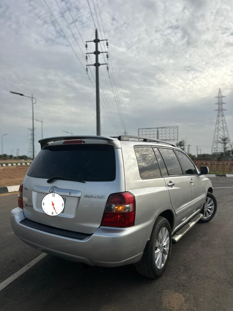 
								Giveaway Deal‼️‼️‼️ Carefully Used 2007 V6 Toyota Highlander car is in pristine condition (Nothing To Fix) Ac Ice🥶 with original duty going for just 5.5m with me Lugbe Abuja📍 ZERO CHAIN DEAL full									