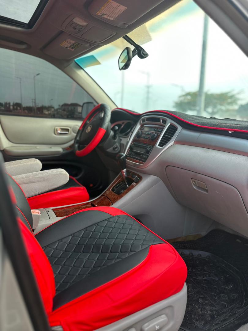 
								Giveaway Deal‼️‼️‼️ Carefully Used 2007 V6 Toyota Highlander car is in pristine condition (Nothing To Fix) Ac Ice🥶 with original duty going for just 5.5m with me Lugbe Abuja📍 ZERO CHAIN DEAL full									