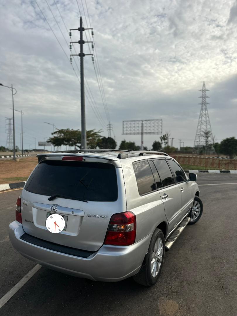 
								Giveaway Deal‼️‼️‼️ Carefully Used 2007 V6 Toyota Highlander car is in pristine condition (Nothing To Fix) Ac Ice🥶 with original duty going for just 5.5m with me Lugbe Abuja📍 ZERO CHAIN DEAL full									