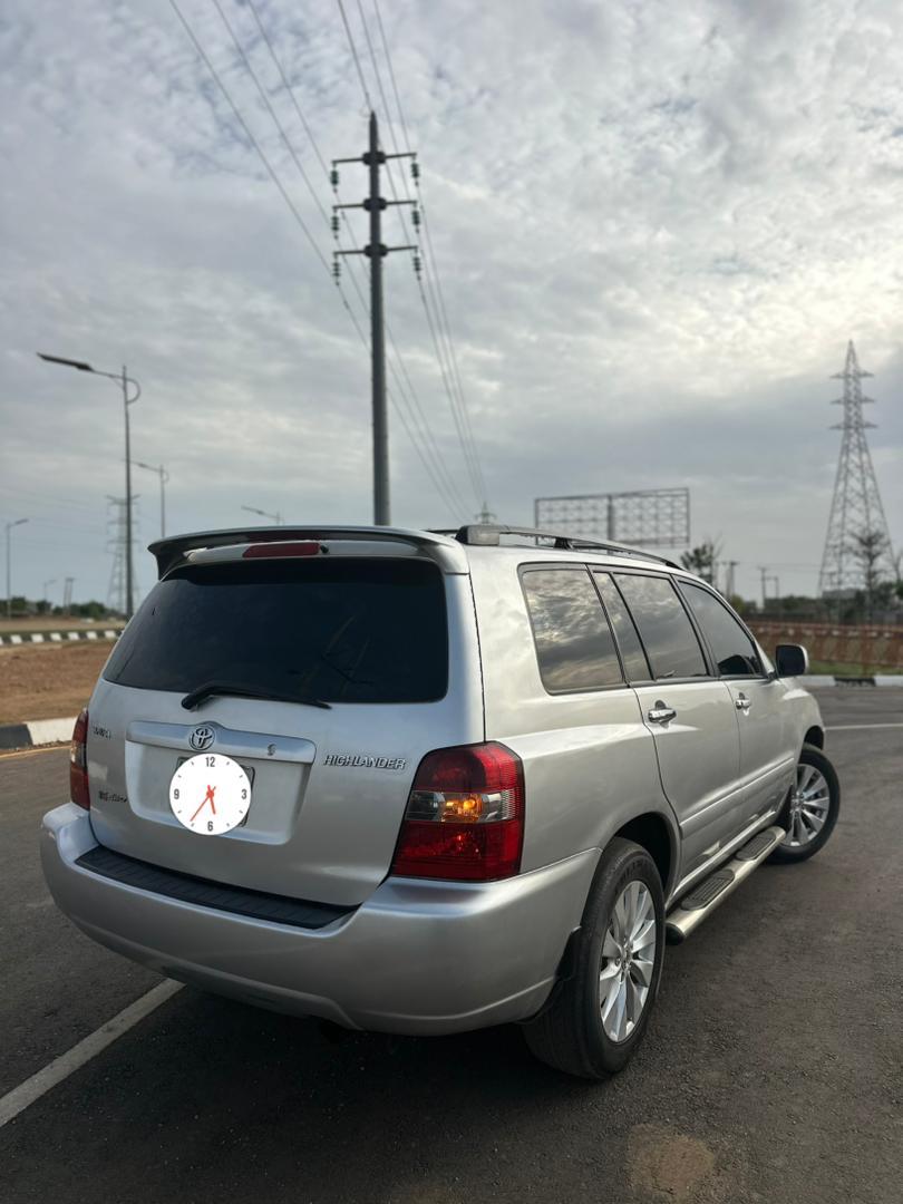 
								Giveaway Deal‼️‼️‼️ Carefully Used 2007 V6 Toyota Highlander car is in pristine condition (Nothing To Fix) Ac Ice🥶 with original duty going for just 5.5m with me Lugbe Abuja📍 ZERO CHAIN DEAL full									