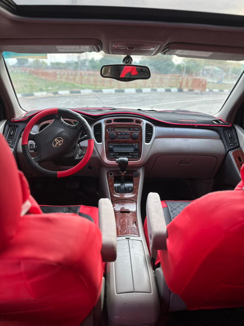 
								Giveaway Deal‼️‼️‼️ Carefully Used 2007 V6 Toyota Highlander car is in pristine condition (Nothing To Fix) Ac Ice🥶 with original duty going for just 5.5m with me Lugbe Abuja📍 ZERO CHAIN DEAL full									