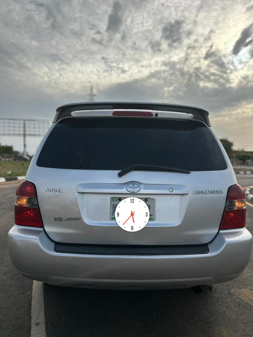 
								Giveaway Deal‼️‼️‼️ Carefully Used 2007 V6 Toyota Highlander car is in pristine condition (Nothing To Fix) Ac Ice🥶 with original duty going for just 5.5m with me Lugbe Abuja📍 ZERO CHAIN DEAL full									
