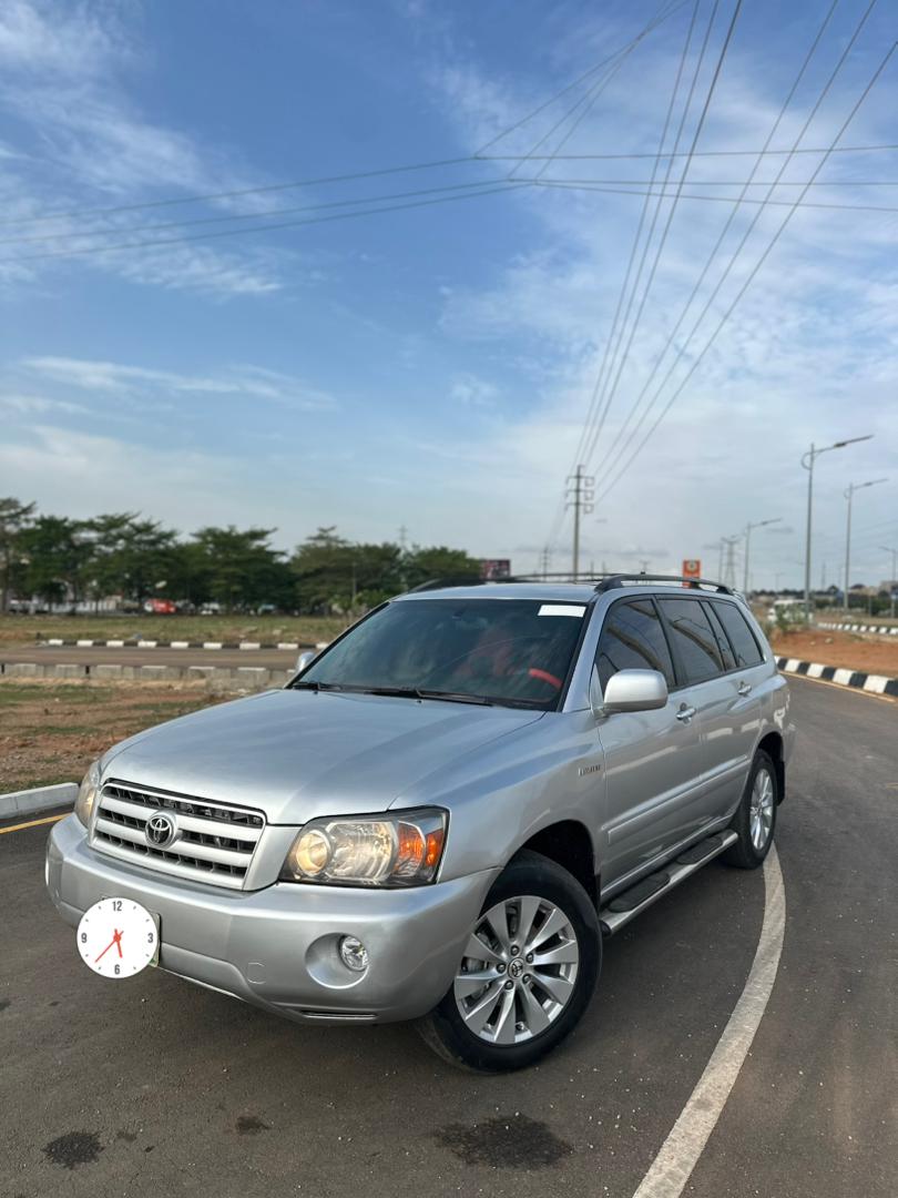 
								Giveaway Deal‼️‼️‼️ Carefully Used 2007 V6 Toyota Highlander car is in pristine condition (Nothing To Fix) Ac Ice🥶 with original duty going for just 5.5m with me Lugbe Abuja📍 ZERO CHAIN DEAL full									