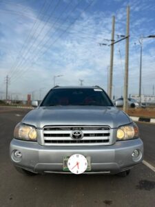 Giveaway Deal‼️‼️‼️ Carefully Used 2007 V6 Toyota Highlander car is in pristine condition (Nothing To Fix) Ac Ice🥶 with original duty going for just 5.5m with me Lugbe Abuja📍 ZERO CHAIN DEAL