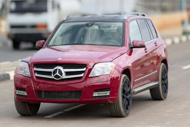 
								NEATLY USED 2012 MERCEDES-BENZ GLK350 NOTHING TO FIX GOING FOR 9.2M ABUJA DEAL full									