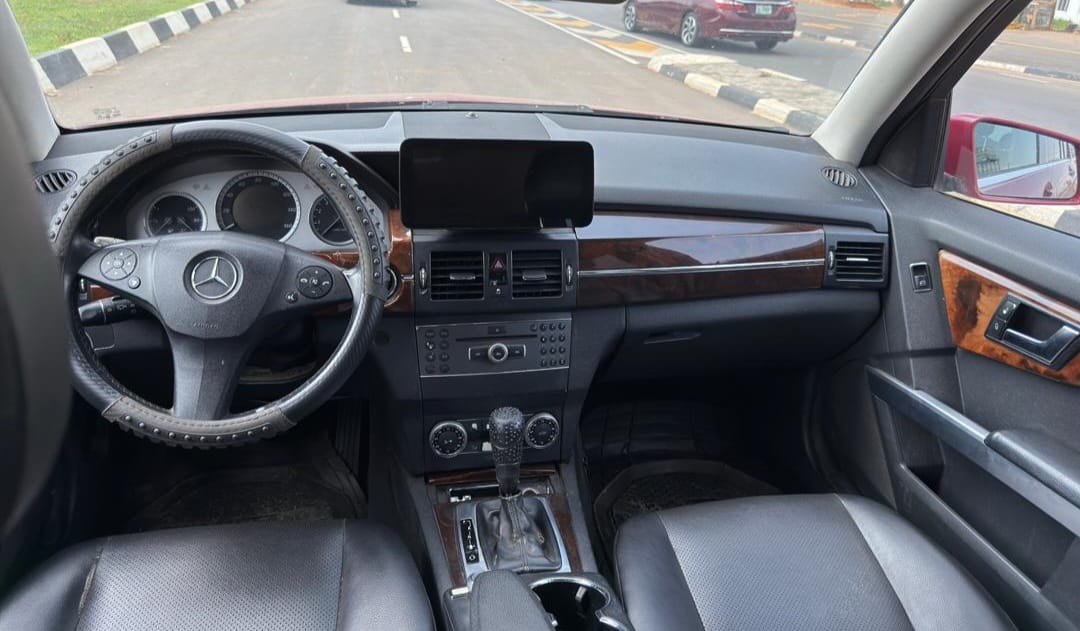 
								NEATLY USED 2012 MERCEDES-BENZ GLK350 NOTHING TO FIX GOING FOR 9.2M ABUJA DEAL full									