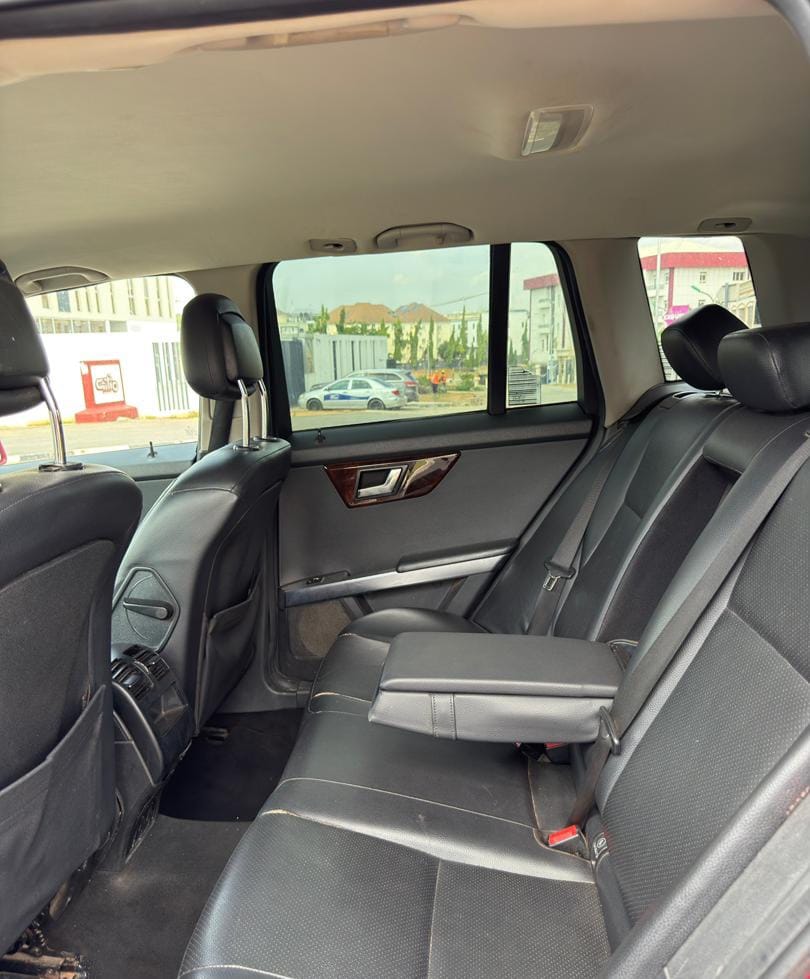 
								NEATLY USED 2012 MERCEDES-BENZ GLK350 NOTHING TO FIX GOING FOR 9.2M ABUJA DEAL full									
