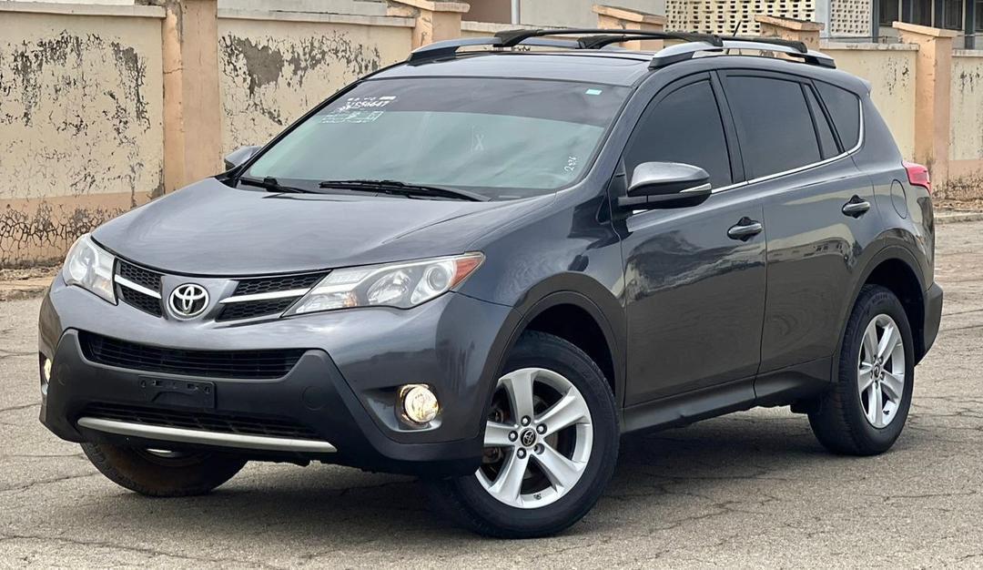 
								Destress sale Belgium grade Toyota RAV4 2016 Model with original duty, engine and gearbox AC freezing everything 💯 going for 15.9m Location Abuja full									