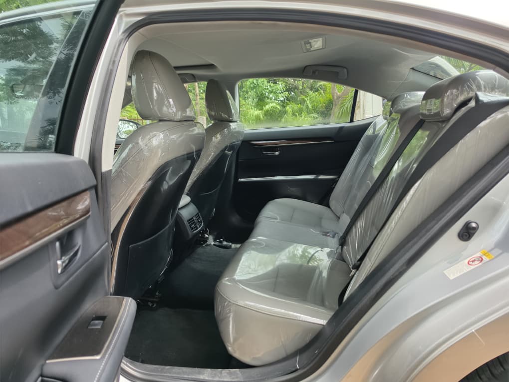 
								Nw available on Distress: Foreign used 2017 Lexus ES 350 with original Duty going for just 19m only full									