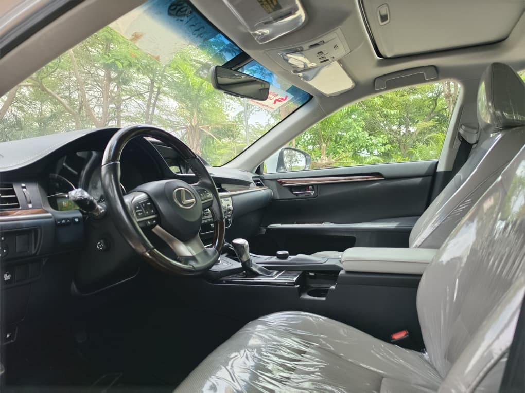
								Nw available on Distress: Foreign used 2017 Lexus ES 350 with original Duty going for just 19m only full									