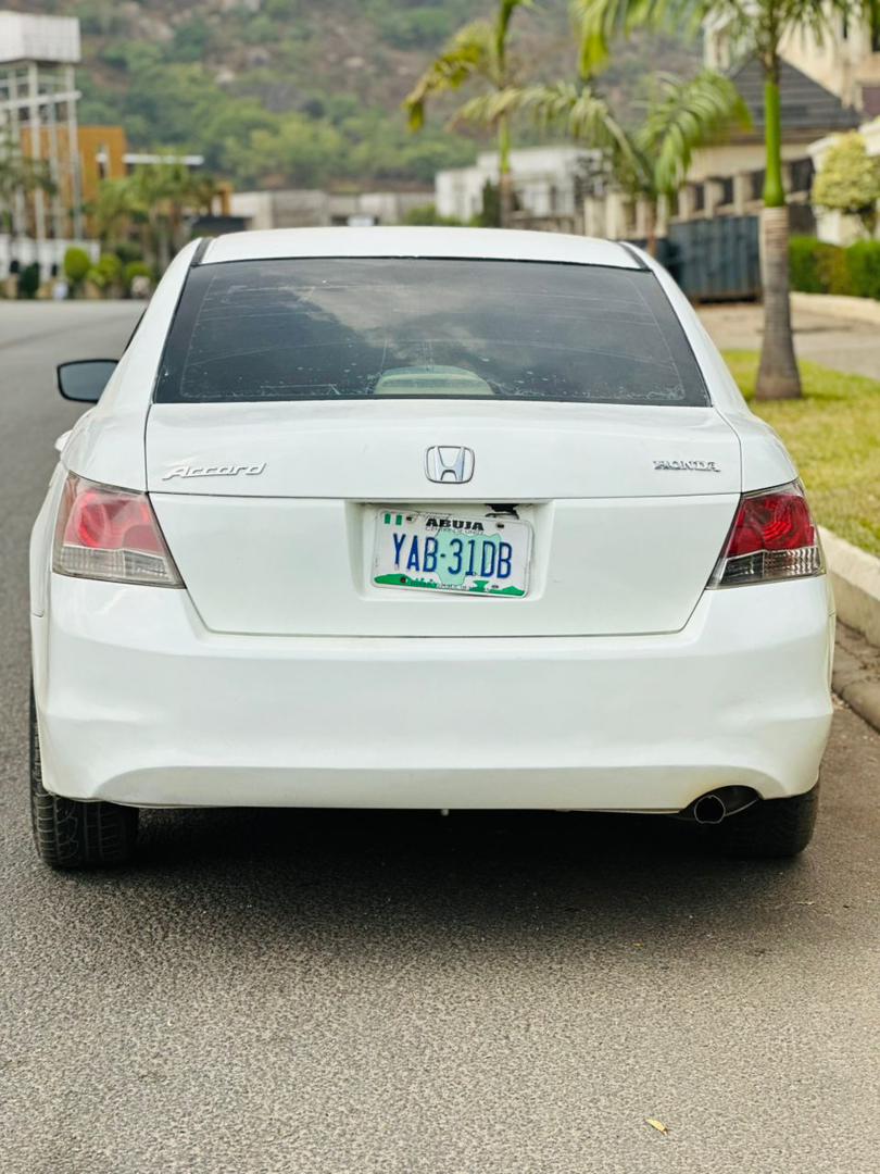 
								Distress: Honda accord 2009 model with everything perfect. Going for 4.350m @GWARINPA full									