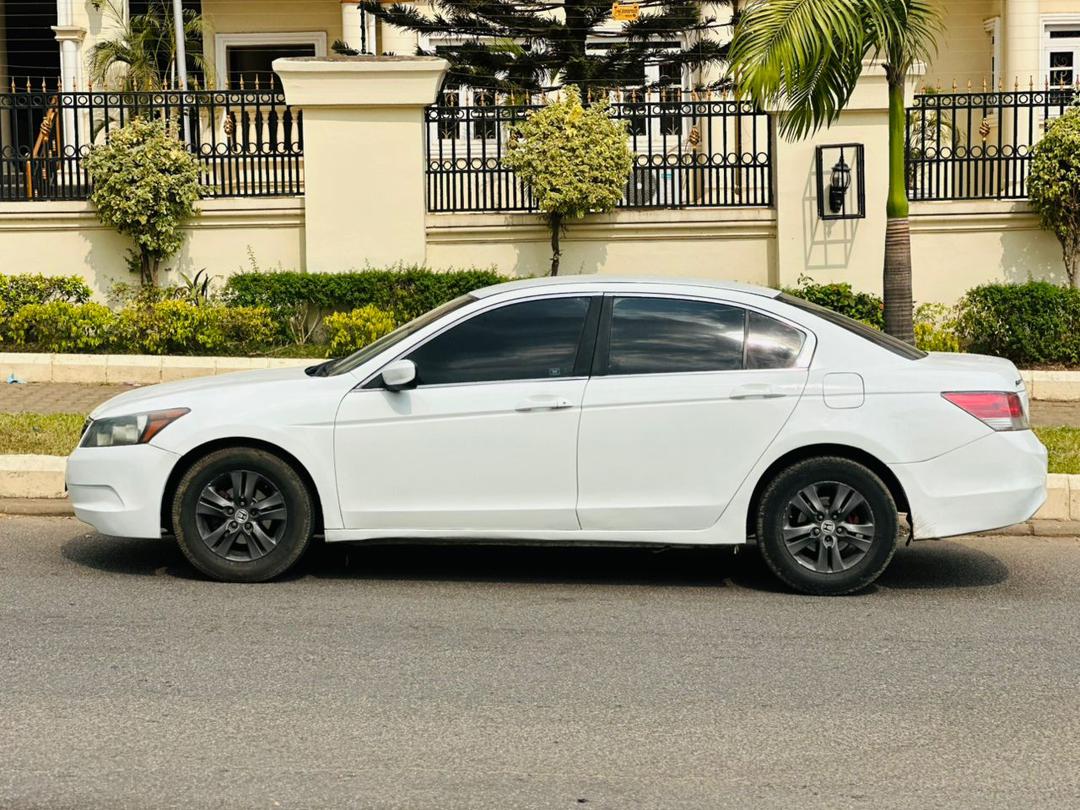 
								Distress: Honda accord 2009 model with everything perfect. Going for 4.350m @GWARINPA full									