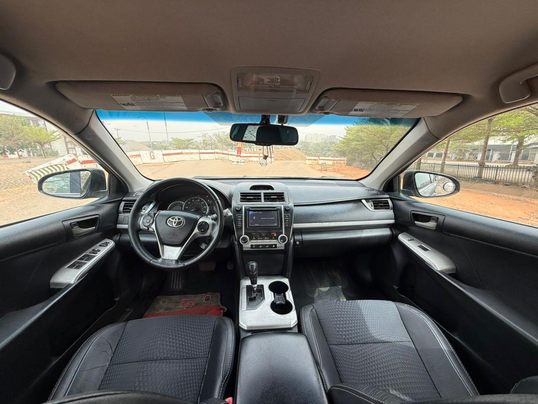
								NEATLY USED 2013 TOYOTA CAMRY SE WITH PROPER DOCUMENTATION UNTAMPERED SYSTEM GOING FOR 10.5M ABUJA DEAL full									