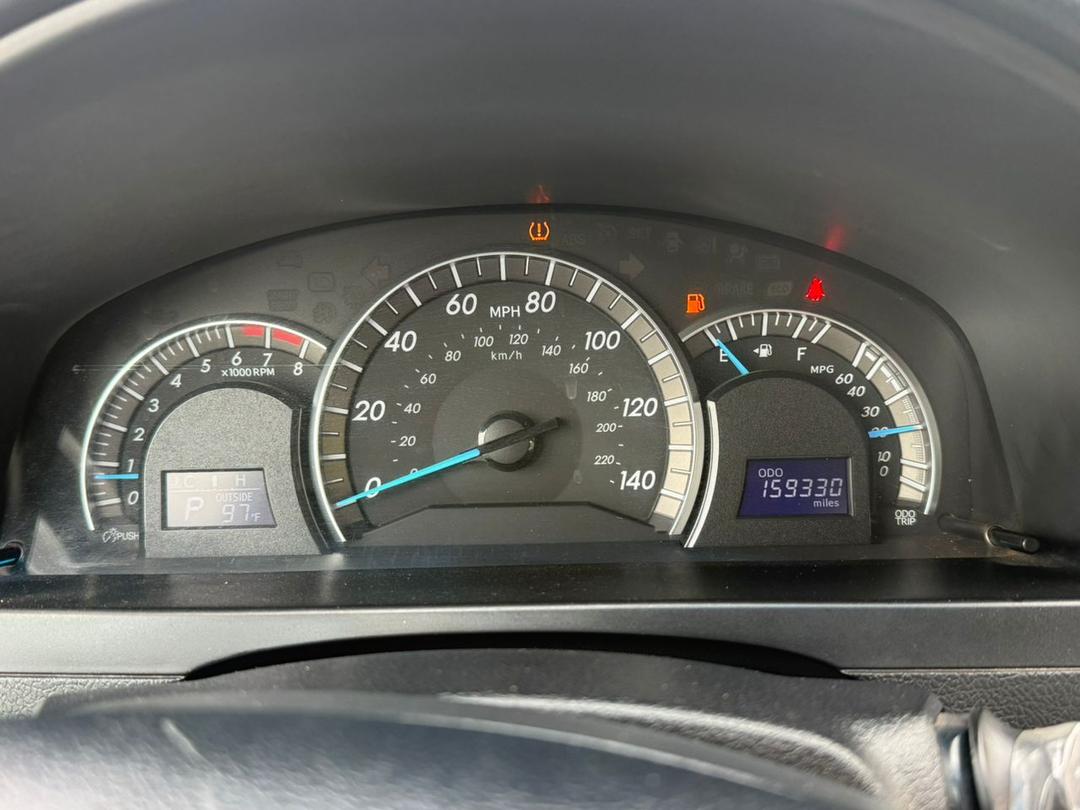 
								NEATLY USED 2013 TOYOTA CAMRY SE WITH PROPER DOCUMENTATION UNTAMPERED SYSTEM GOING FOR 10.5M ABUJA DEAL full									