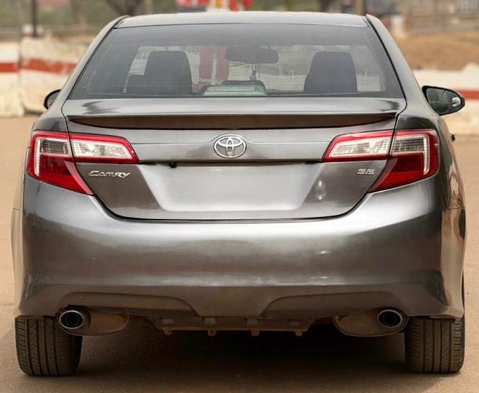 
								NEATLY USED 2013 TOYOTA CAMRY SE WITH PROPER DOCUMENTATION UNTAMPERED SYSTEM GOING FOR 10.5M ABUJA DEAL full									
