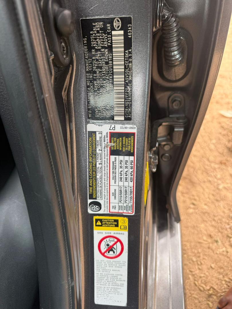 
								NEATLY USED 2013 TOYOTA CAMRY SE WITH PROPER DOCUMENTATION UNTAMPERED SYSTEM GOING FOR 10.5M ABUJA DEAL full									