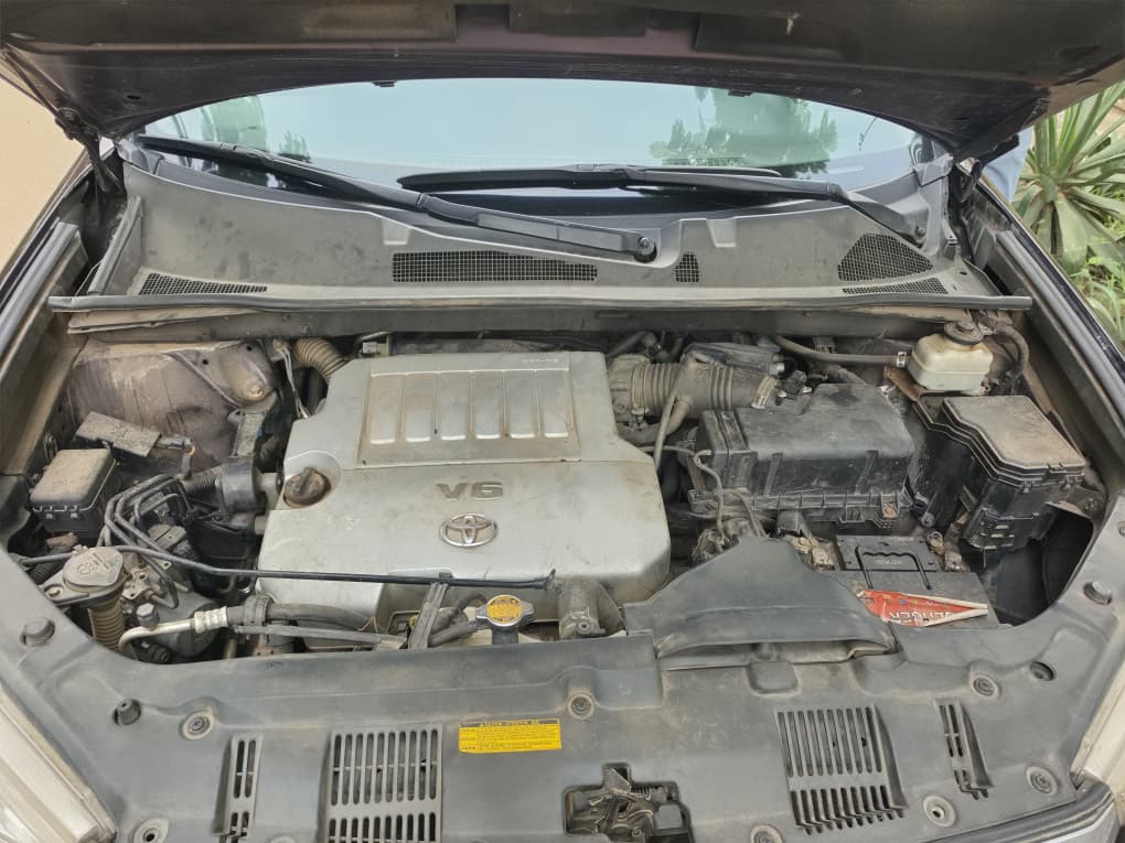 
								Neatly used Toks standard. 2013 Toyota Highlander SE key entry with original duty. Engine nd gear is untampared going for just 13m abujadeal full									
