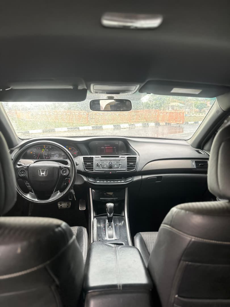 
								Good Deal‼️‼️‼️ Carefully Used (Unregistered) 2017 on belt Honda Accord (Sport) car is in pristine condition (Nothing To Fix) with original duty going for just 13.5m with our sambo Lugbe Abuja📍 ZERO CHAIN DEAL full									