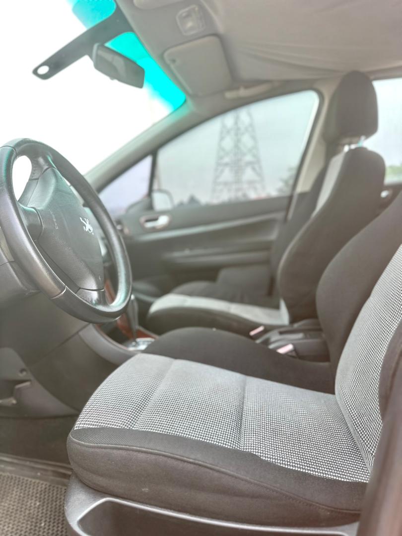 
								Giveaway Deal‼️‼️‼️ (70k Mileage) Carefully Used 2013 Peugeot 307 car is in pristine condition (Nothing To Fix) with Android screen chilling Ac duty✅ going for just 4m with small sambo with me Lugbe Abuja📍 ZERO CHAIN DEAL full									