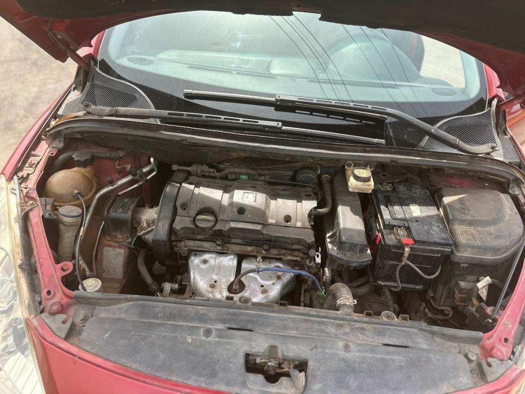
								Giveaway Deal‼️‼️‼️ (70k Mileage) Carefully Used 2013 Peugeot 307 car is in pristine condition (Nothing To Fix) with Android screen chilling Ac duty✅ going for just 4m with small sambo with me Lugbe Abuja📍 ZERO CHAIN DEAL full									