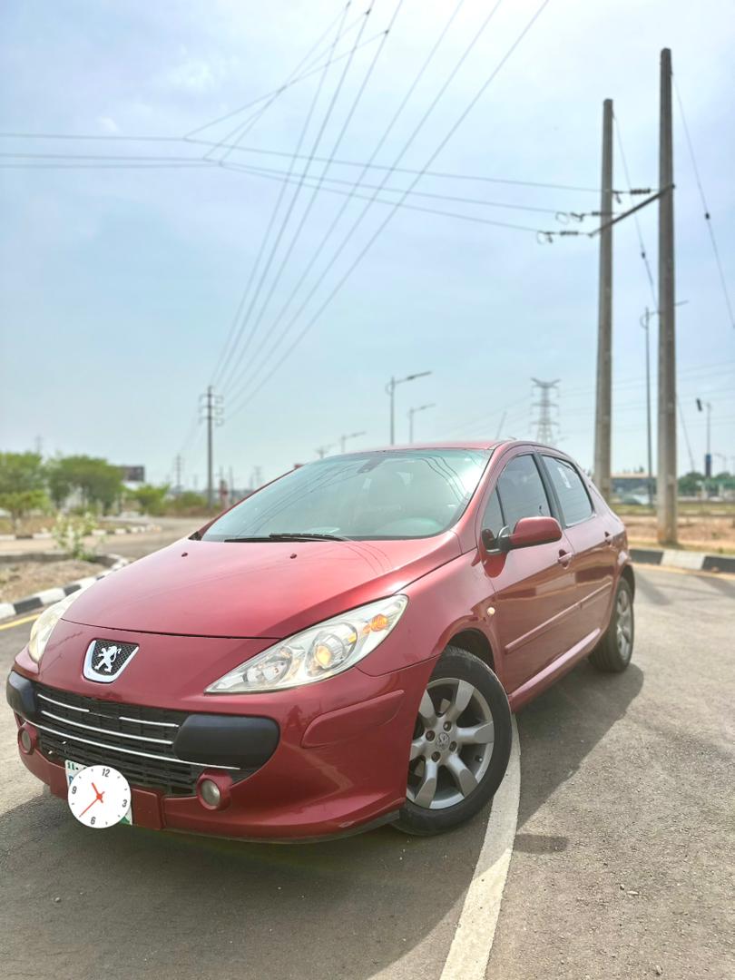
								Giveaway Deal‼️‼️‼️ (70k Mileage) Carefully Used 2013 Peugeot 307 car is in pristine condition (Nothing To Fix) with Android screen chilling Ac duty✅ going for just 4m with small sambo with me Lugbe Abuja📍 ZERO CHAIN DEAL full									