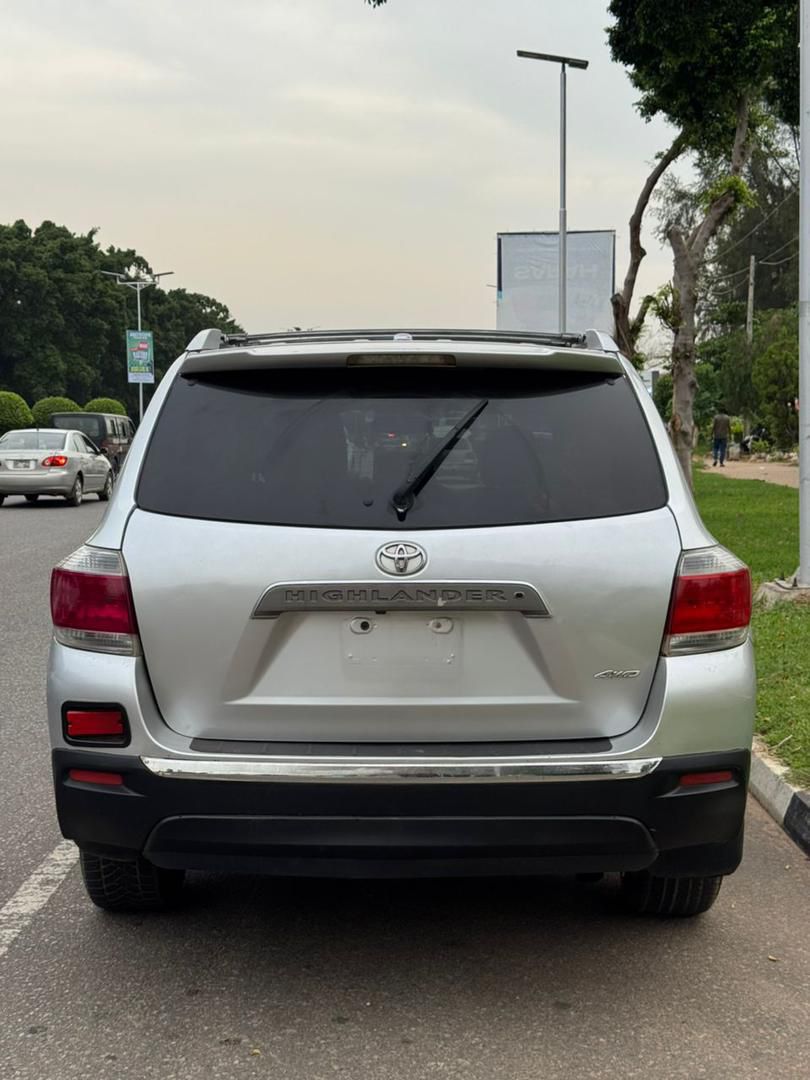 
								Quick Sale 2011 TOYOTA HIGHLANDER LIMITED EDITION KEYLESS  SUN ROOF NOTHING TO FIX 🏷️₦9,800,000 Net 📍Garki AbUja full									