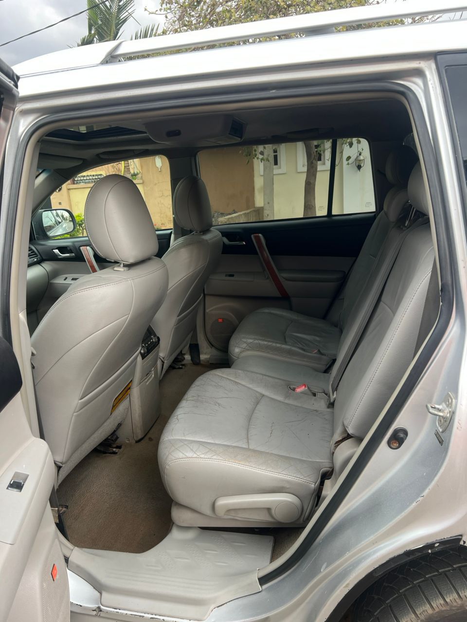 
								Quick Sale 2011 TOYOTA HIGHLANDER LIMITED EDITION KEYLESS  SUN ROOF NOTHING TO FIX 🏷️₦9,800,000 Net 📍Garki AbUja full									
