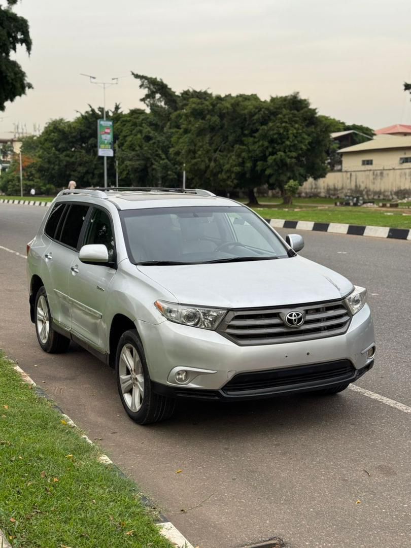 
								Quick Sale 2011 TOYOTA HIGHLANDER LIMITED EDITION KEYLESS  SUN ROOF NOTHING TO FIX 🏷️₦9,800,000 Net 📍Garki AbUja full									