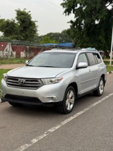 Quick Sale 2011 TOYOTA HIGHLANDER LIMITED EDITION KEYLESS  SUN ROOF NOTHING TO FIX 🏷️₦9,800,000 Net 📍Garki AbUja