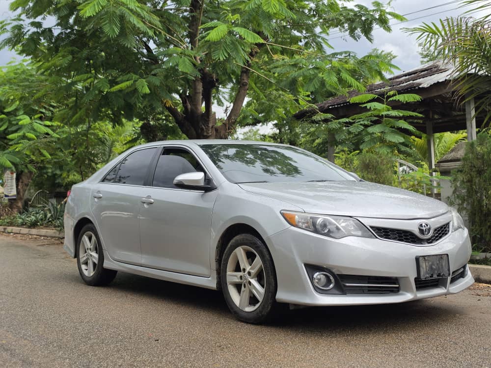
								New in: Belgium Standard 2013 Toyota Camry SE with Nov 2025 Duty.  THIS TOYOTA CAMRY WAS BOUGHT FROM ME  AND REGISTERED NOVEMBER 2025,CAR IS STILL IN ITS BELGIUM STATE..WHY NOT PAY #11.5M 200k Sambo FOR THIS   Note: Not selling with number plates full									