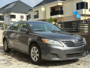 New in: Highest Grade Foreign Used Toyota camry LE with may 2026 Duty Accident free going for just   10m No long talk car b like brand new. Dashboard no dey gum e sharp.