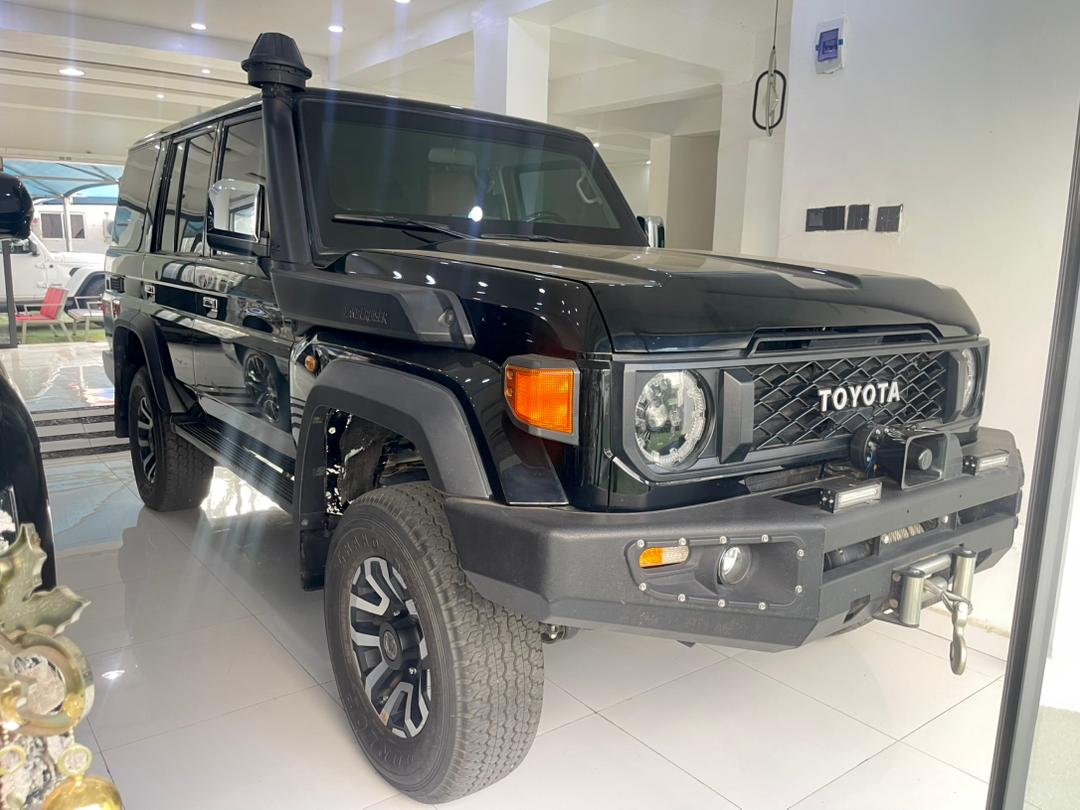 
								You can’t afford to miss this @All  2025 Brand New BULLETPROOF Toyota Land Cruiser BUFFALO LX V6  📍Pkrice 290m Abuja deal full									