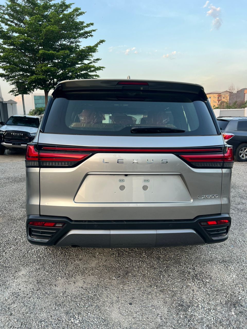 
								Brand new  Lexus LX600 2025 270m full									