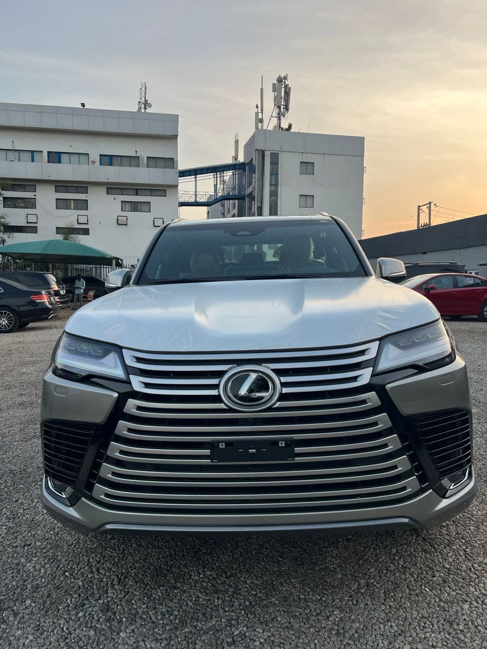 
								Brand new  Lexus LX600 2025 270m full									