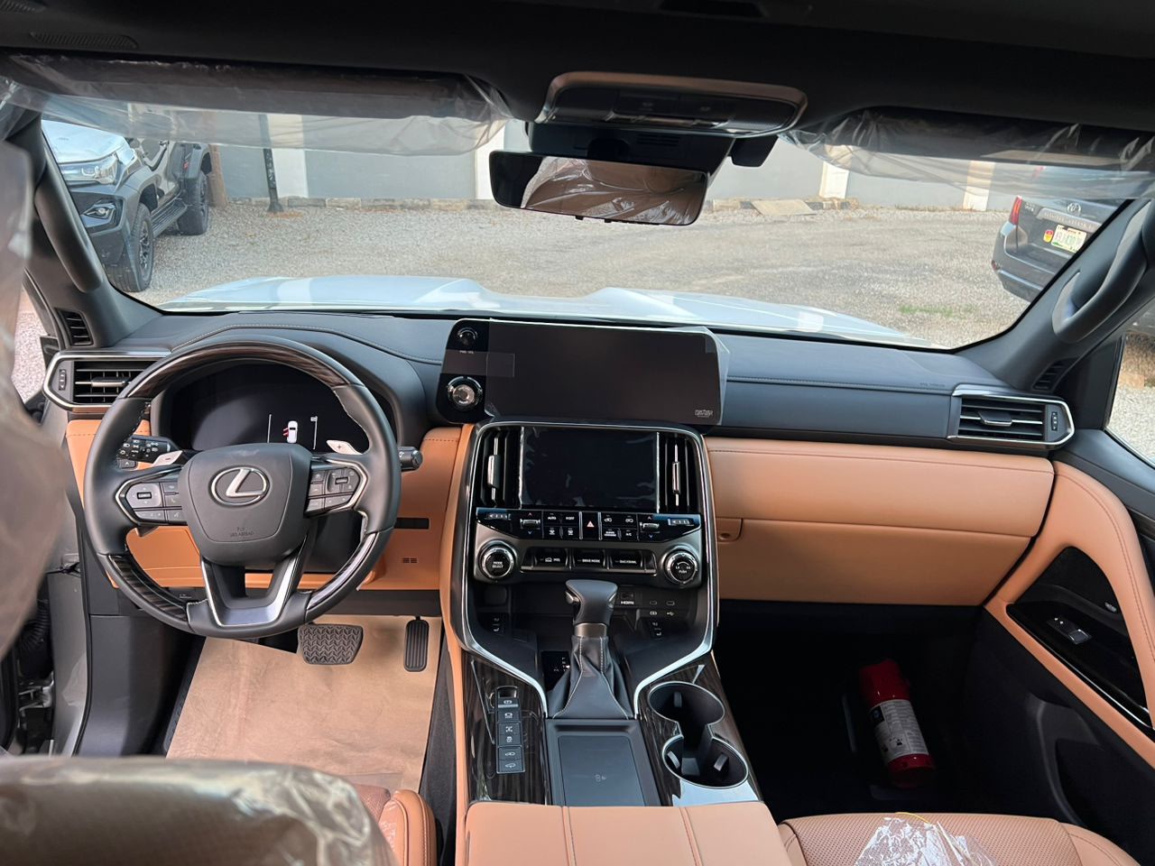 
								Brand new  Lexus LX600 2025 270m full									