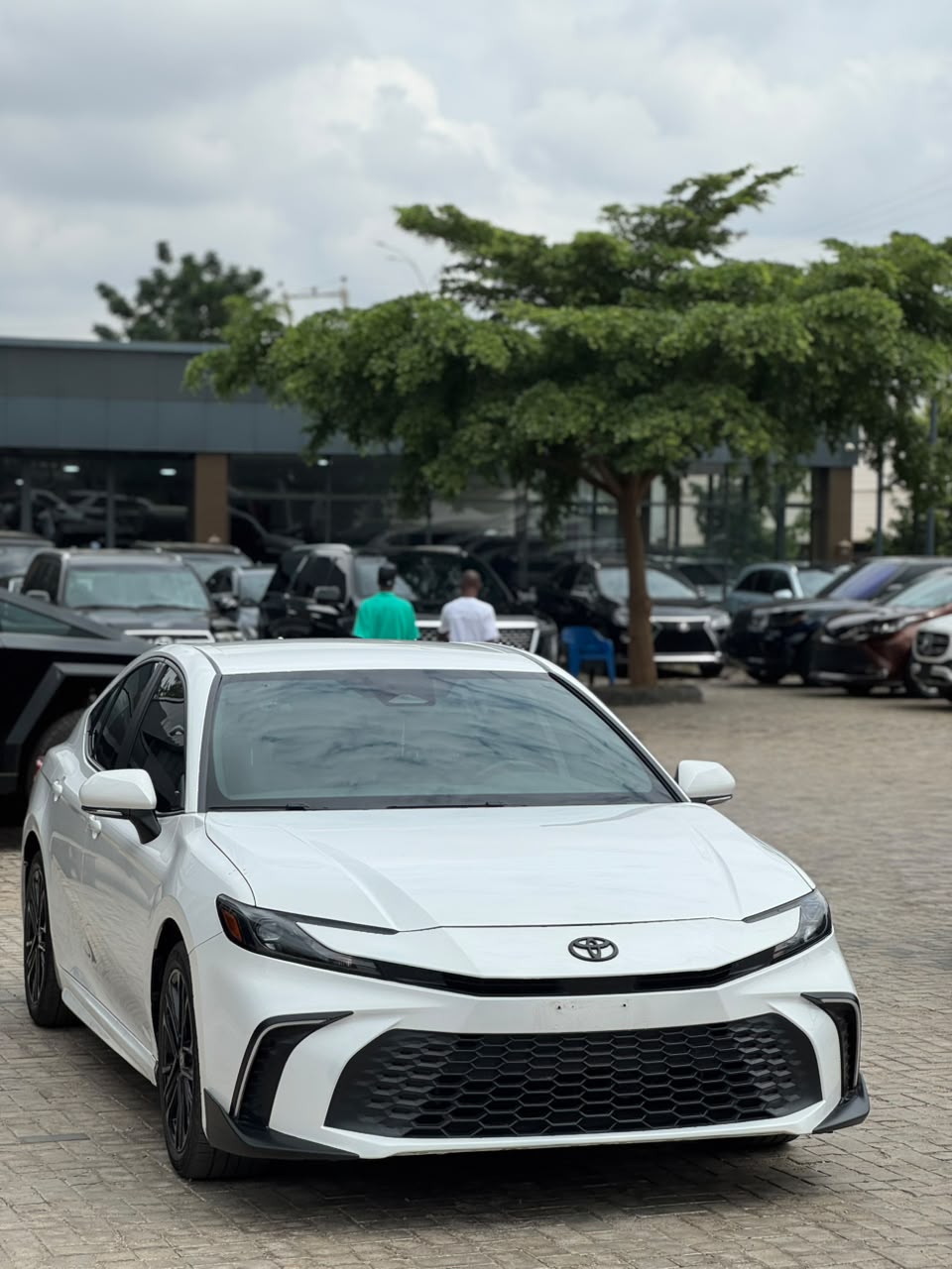 
								Foreign used 2025 Toyota Camry  SE Hybrid   Original custom duty  Clean title  Going for 45m  Abuja deal full									